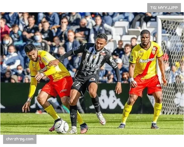 斯特拉斯堡主场大胜欧塞尔士气高涨积分榜稳步攀升 斯特拉斯堡主场大胜欧塞尔士气高涨积分榜稳步攀升