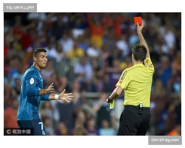 C罗红牌后竖大拇指回应爱尔兰球迷,生涯第13张红牌 C罗红牌后竖大拇指回应爱尔兰球迷,生涯第13张红牌